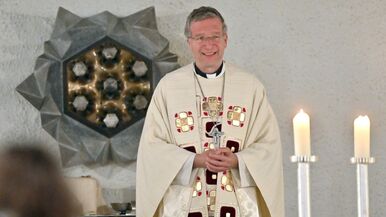 In seiner Predigt anlässlich der Hrabanus-Maurus-Akademie der Theologischen Fakultät hat Bischof Dr. Michael Gerber Theologie und Kirche zu neuer Präsenz in unserer Gesellschaft aufgerufen. Bistum Fulda / Dr. Arnulf Müller